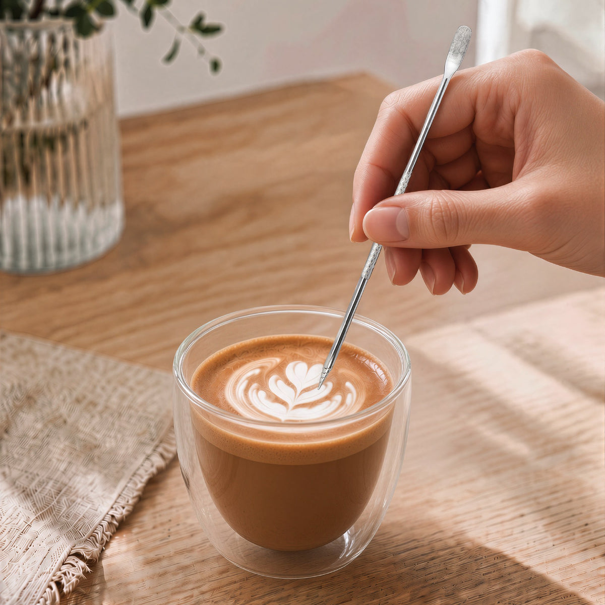 Drawing a leaf design into latte foam with the EspressoWorks latte art pen